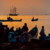 Marché de Soumbédioune Coucher du Soleil – Artisanat et vie locale sénégalaise