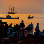 Coucher du Soleil La vie des pêcheurs à Dakar  – Bord de mer en pleine activité
