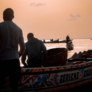 Coucher du Soleil La vie des pêcheurs à Dakar  – Bord de mer en pleine activité