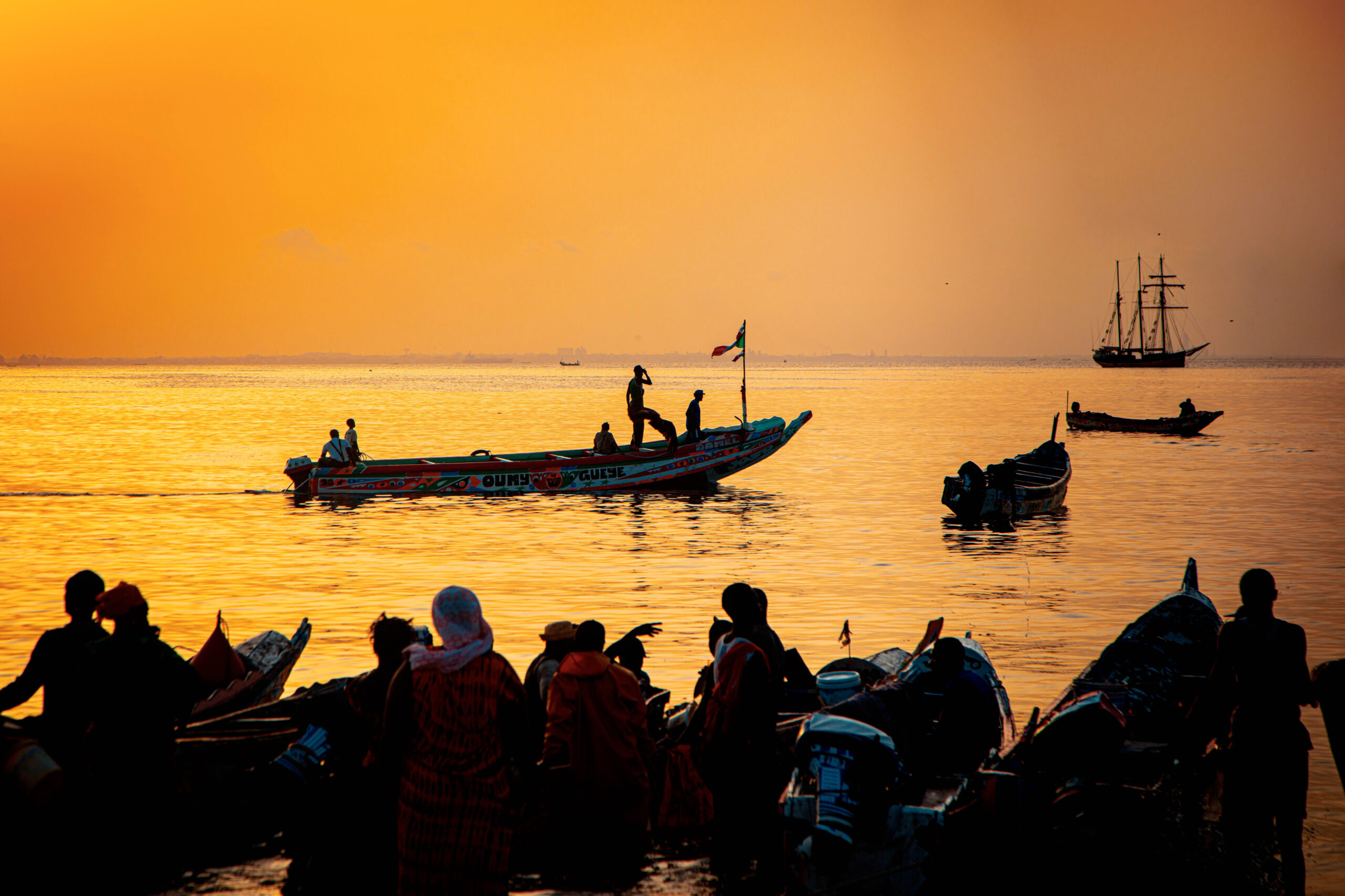 Coucher de soleil sur les pirogues – Dakar, Sénégal